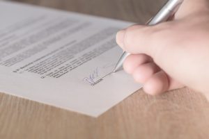 ¿Cómo funciona el contrato de arriendo con compromiso de compra?